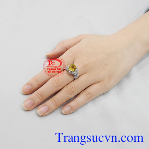 Nhẫn nữ sapphire vàng quý bà chất lượng.