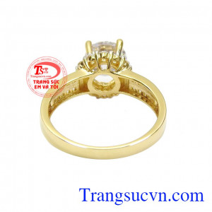 Nhẫn nữ vàng rạng rỡ chế tác từ vàng tây 10k sáng bóng, bền đẹp. 