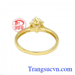 Nhẫn nữ vàng tiểu thư được sản xuất và nhập khẩu từ Hàn Quốc. 