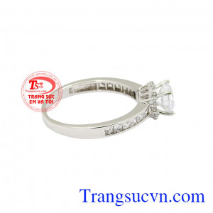 Nhẫn vàng trắng vừa mang vẻ sang trọng vừa quý phái. 