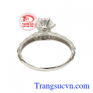 Nhẫn nữ vàng trắng thanh tú đảm bảo chất lượng.