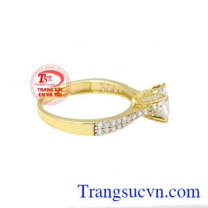 Sản phẩm đặc biệt phù hợp cho những ngày lễ, kỷ niệm quan trọng hay các buổi tiệc. Nhẫn vàng nữ kiêu sa
