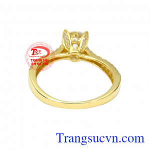 Nhẫn vàng nữ kiêu sa là món quà quý giá dành tặng cho người phụ nữ của bạn. 