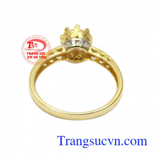 Phong cách, cá tính và hợp thời trang là những gì nhà thiết kế gửi tới người dùng. Nhẫn vàng phong cách quý cô