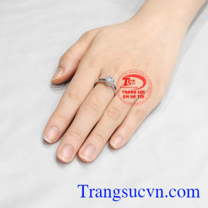 Nhẫn vàng trắng quý cô