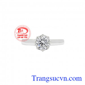 Thiết kế ấn tượng, hợp xu hướng và được rất nhiều các chị em yêu thích lựa chọn. Nhẫn vàng trắng quý cô