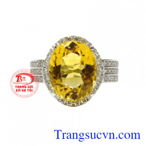 Người ta tin rằng, thạch anh vàng thu hút vận may, phú quý và giàu sang. 