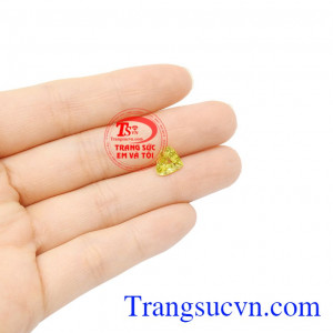 Nhờ những tác dụng mà đá saphir đem lại giúp cho tâm trí được lạc quan, trở nên tích cực và sống khỏe mạnh hơn. Saphir vàng ép vỉ an nhiên