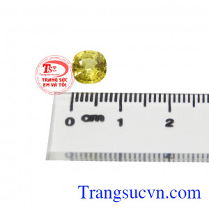 Sản phẩm thường kết hợp cùng vàng hoặc bạc để làm trang sức phong thủy. Saphir vàng ép vỉ đại cát
