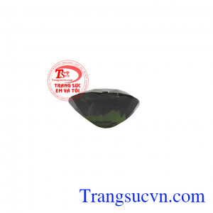 Saphir thiên nhiên có tác dụng trong phong thủy, mang đến may mắn và thịnh vượng. 