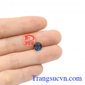  Viên saphir thiên nhiên quyền quý phù hợp làm trang sức cho cả nam và nữ.