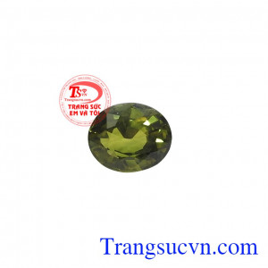 Viên saphir thiên nhiên sang trọng, hợp phong thủy. 