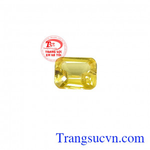 Viên saphir vàng ép vỉ sang trọng và tinh tế.