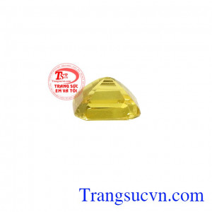 Viên saphir vàng mệnh kim có giấy kiểm định đá quý.