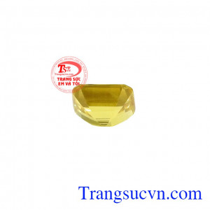 Sản phẩm thường được kết hợp cùng bạc hoặc vàng để chế tác thành trang sức phong thủy. Viên saphir vàng mệnh kim