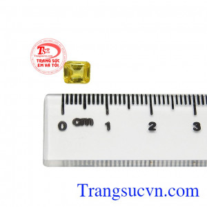 Trong thạch học trị liệu, đá saphir được dùng để làm sạch cơ thể và điều khiển hoạt động của bạch huyết. Viên saphir vàng phú quý