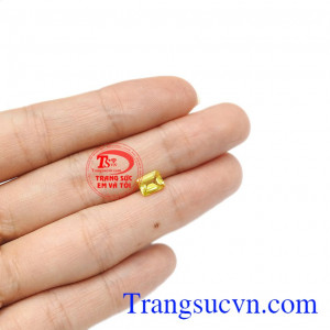Viên saphir vàng sang trọng có giấy kiểm định đá quý uy tín. 