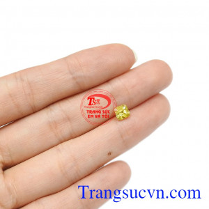 Viên saphir vàng tình yêu