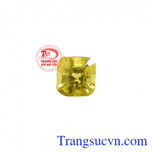 Viên saphir vàng tình yêu phù hợp với người mệnh kim và mệnh thổ. 