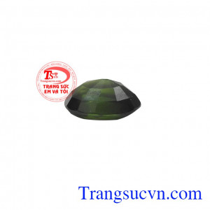 Trong phong thủy, người ta tin rằng những năng lượng tích cực mà đá saphir tích lũy hàng trăm triệu năm sẽ mang tới sự thư tái, tâm trí hanh thông, giảm căng thẳng mệt mỏi. 