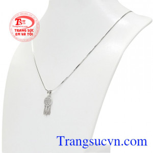 Lấy ý tưởng từ đó các nhà chế tác hoàn kim đã tạo ra một sản phẩm đầy ấn tượng và đẹp mắt.