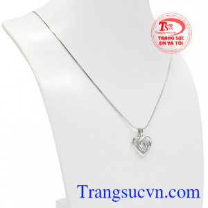 Bộ sản phẩm này sẽ giúp phái đẹp tôn lên được nét trang nhã và thanh lịch.