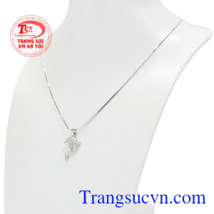 Cá heo là biểu tượng may mắn, thân thiện, niềm tin và hy vọng.