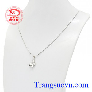 Trong phong thủy loài hồ điệp là biểu tượng của sự chuyển đổi, khao khát tự do và luôn hướng về điều tốt đẹp.