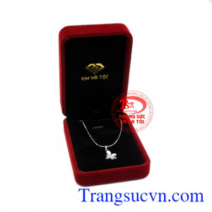 Bộ mặt dây vàng trắng hồ điệp tinh tế.