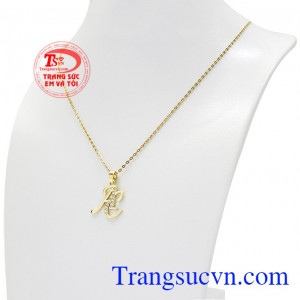 Thiết kế đơn giản nhưng ấn tượng giúp người đeo trở nên nổi bật. Bộ trang sức chữ AC đẹp