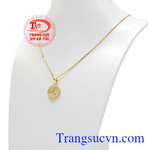 Thiết kế mang phong cách cá tính, hợp thời trang dễ dàng để kết hợp cùng các trang sức và phụ kiện khác. Bộ trang sức chữ H xinh xắn