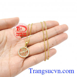 Ngoài ra, người dùng có thể lựa chọn mặt dây chữ để làm trang sức đôi với người yêu. Bộ trang sức chữ H xinh xắn