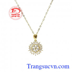 Sản phẩm chế tác từ vàng tây 10k bền đẹp, bảo hành uy tín. Bộ trang sức lấp lánh vàng tây