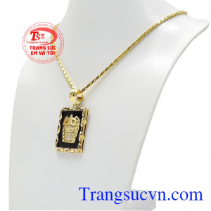 Các chi tiết được làm cách tỉ mỉ mang đến cho người dùng bộ trang sức hoàn hảo. Bộ trang sức nam vương quyền
