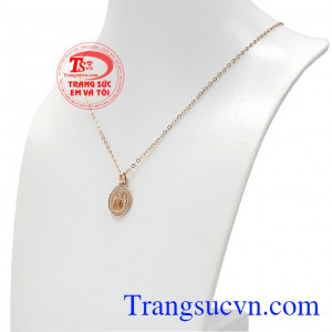 Sản phẩm theo phong cách nữ tính, trang nhã và hợp thời trang. Bộ trang sức vàng hồng Đức mẹ đẹp