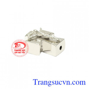 Sản phẩm thường được xâu vào các chuỗi đá quý giúp tăng phần sang trọng và còn hợp phong thủy.