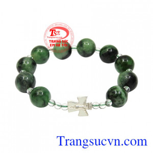 Chuỗi mân côi cẩm thạch cầu nguyện được chế tác tinh xảo từ ngọc cẩm thạch thiên nhiên mang đến vẻ sang trọng cho người đeo. 