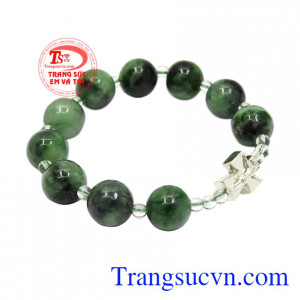 Từ thời xa xưa, ngọc cẩm thạch đã được biết đến là một loại đá quý có giá trị cao và có nhiều lợi ích về phong thủy.