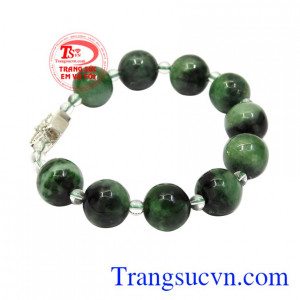 Do đó các sản phẩm ngọc cẩm thạch được nhiều người ưa chuộng.