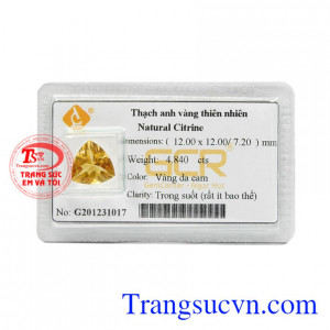 Đá thạch anh vàng hộ mệnh được chạm khắc với những lớp cắt tỉ mỉ, độc đáo.