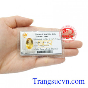 Họ tin rằng, khi đeo đá thạch anh vàng hay đặt cạnh két sắt, quầy thu ngân sẽ thu hút tài lộc đến cho người dùng.