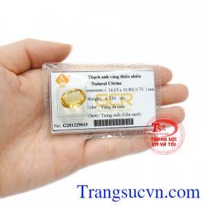 Trong phong thủy, thạch anh vàng là viên đá có khả năng chiêu tài lộc mang đến sung túc và thịnh vượng cho người dùng. Về phương diện sức khỏe thạch anh vàng có thể hỗ trợ điều trị các bệnh về thoái hóa.