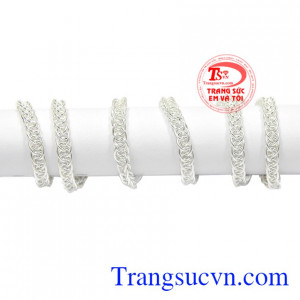 Dây bạc trẻ em nhỏ xinh bé yêu.