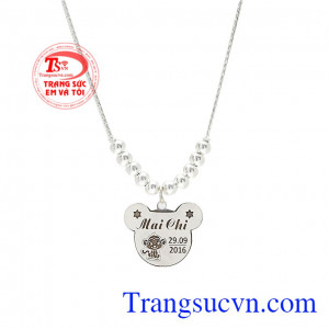 Bạc có tính kháng khuẩn tốt và an toàn cho làn da của trẻ. Dây chuyền bạc đáng yêu cho bé