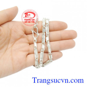 Sản phẩm sẽ là món trang sức phù hợp làm quà tặng ý nghĩa cho người thân và bạn bè.