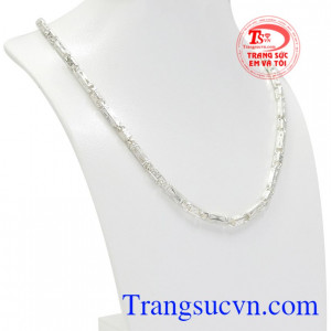 Chiếc dây chuyền này sẽ giúp phái mạnh toát lên thần thái mạnh mẽ và thời trang.