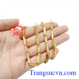 Sản phẩm trẻ trung và phong cách, thích hợp để làm quà tặng cho người thân và bạn bè. Dây chuyền nam thời trang xu hướng