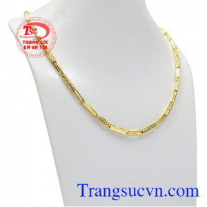 Dây chuyền nam thời trang xu hướng với các chi tiết được chế tác tỉ mỉ và cá tính. 