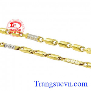 Dây chuyền phong độ phái mạnh giúp người dùng thêm tự tin và thể hiện cá tính. 