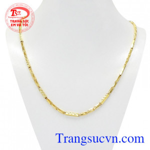 Dây chuyền vàng nam danh vọng được thiết kế thời trang và đầy nổi bật.